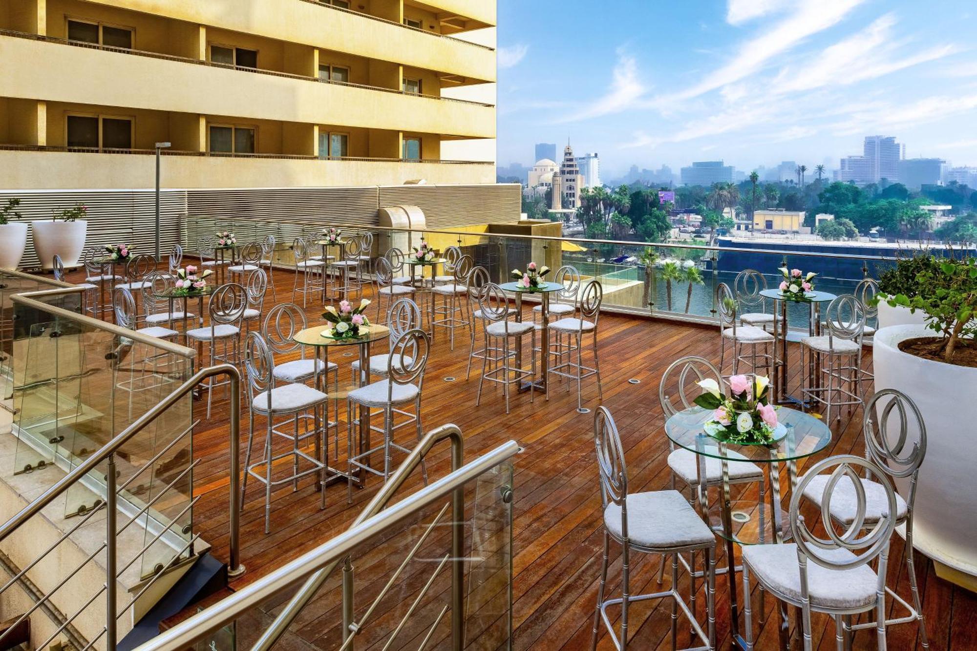 Sheraton Cairo Hotel & Casino Giza Exterior foto The Terrace