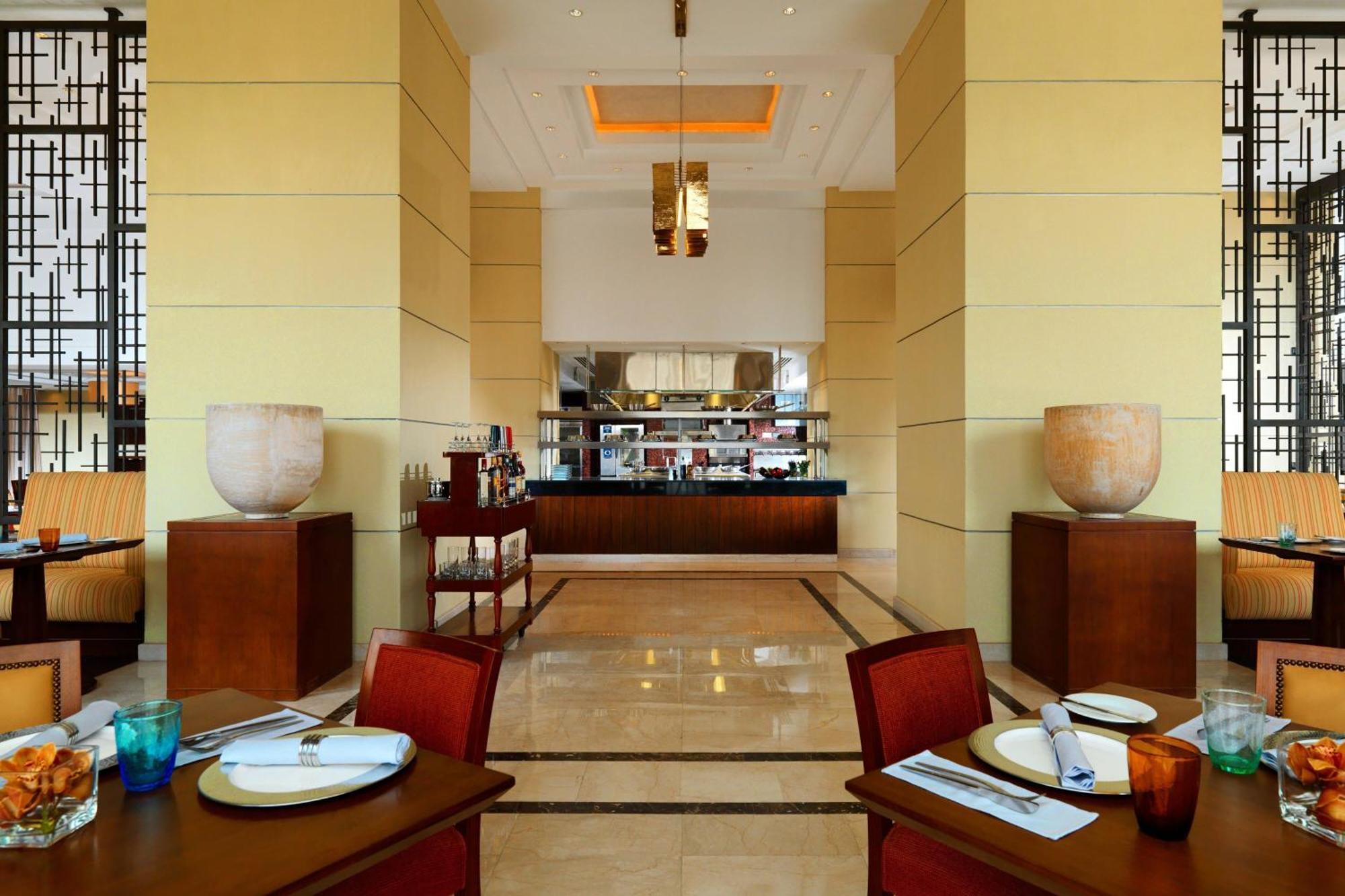 Sheraton Cairo Hotel & Casino Giza Exterior foto The restaurant