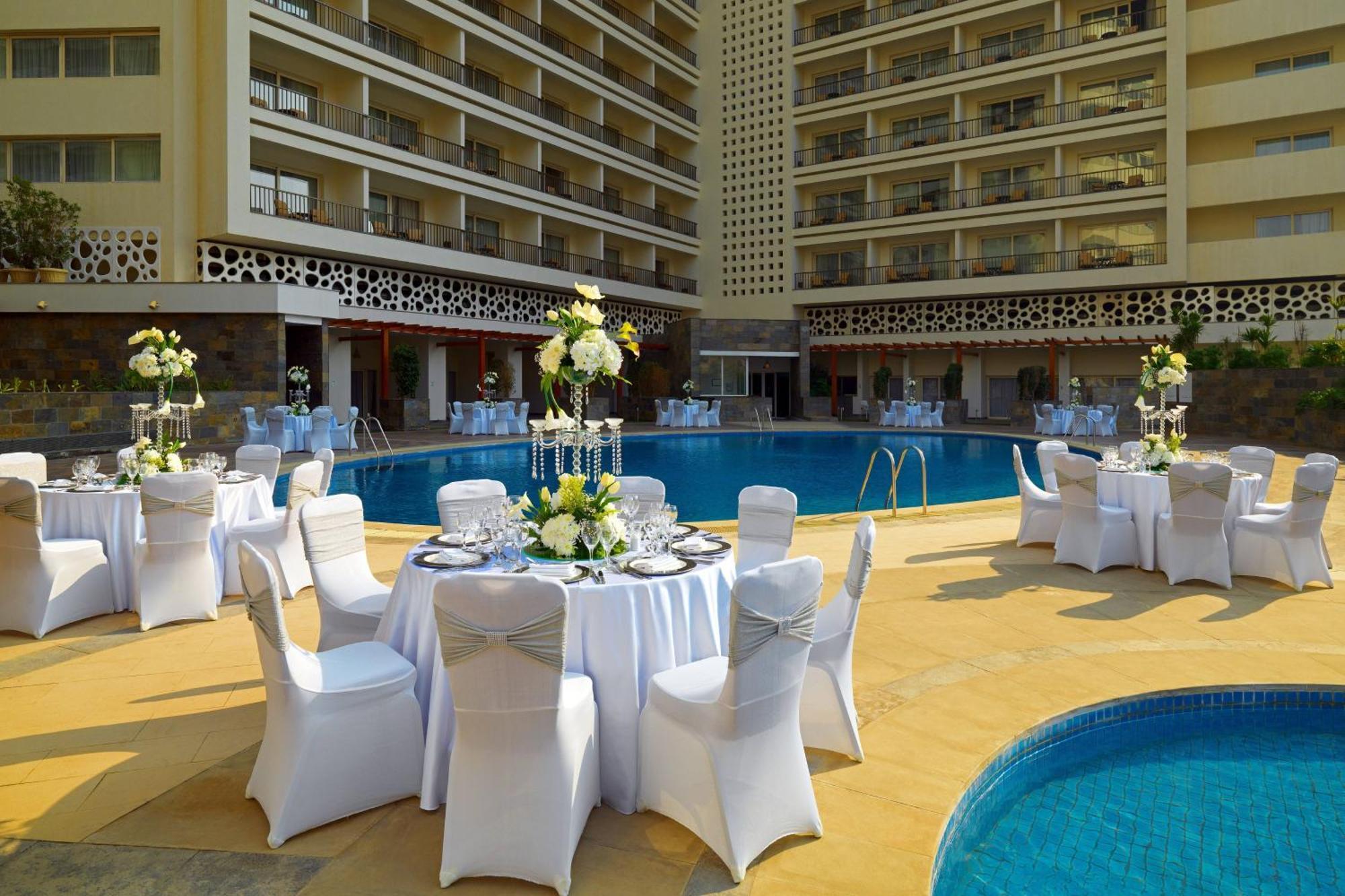 Sheraton Cairo Hotel & Casino Exterior foto