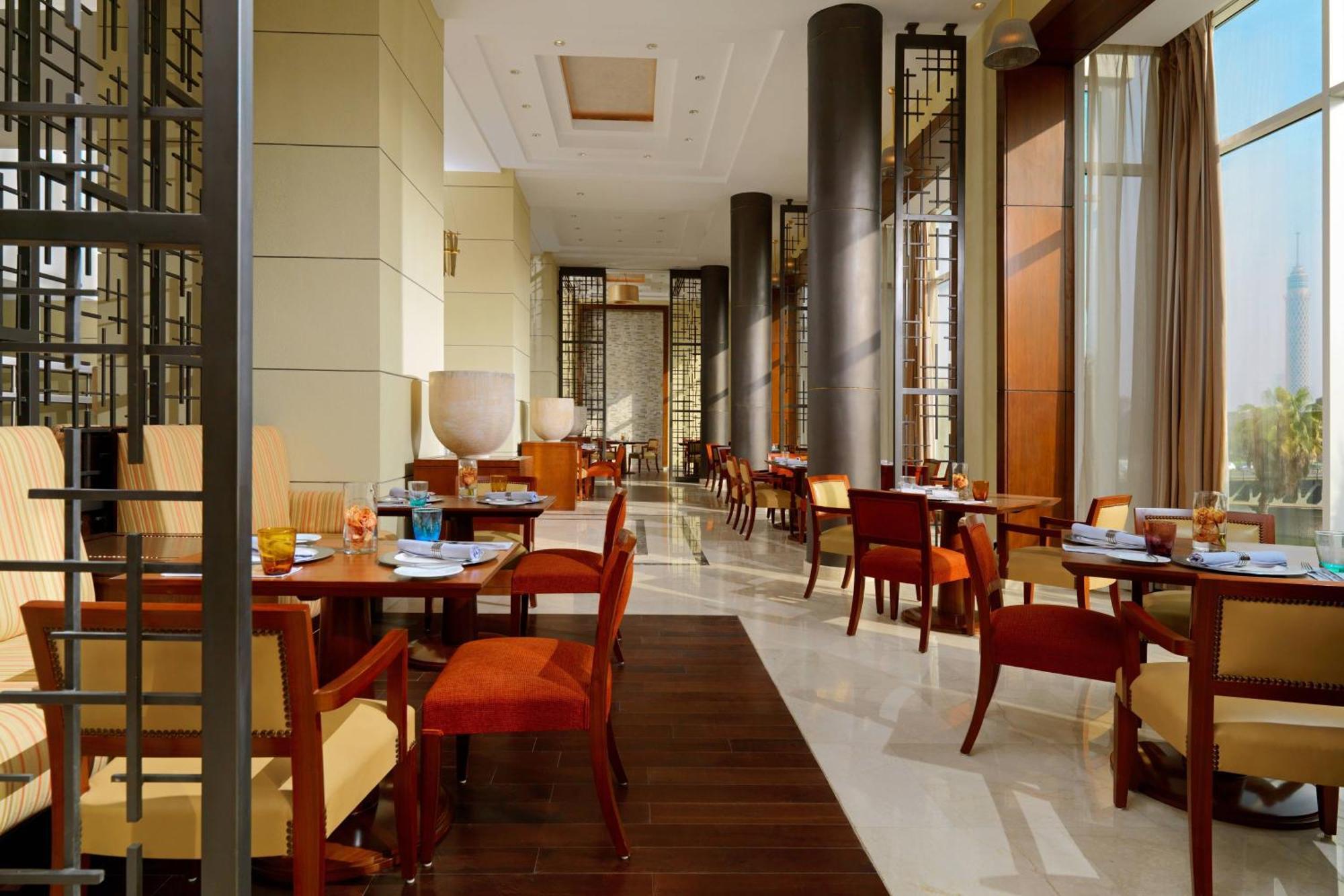 Sheraton Cairo Hotel & Casino Giza Exterior foto The restaurant