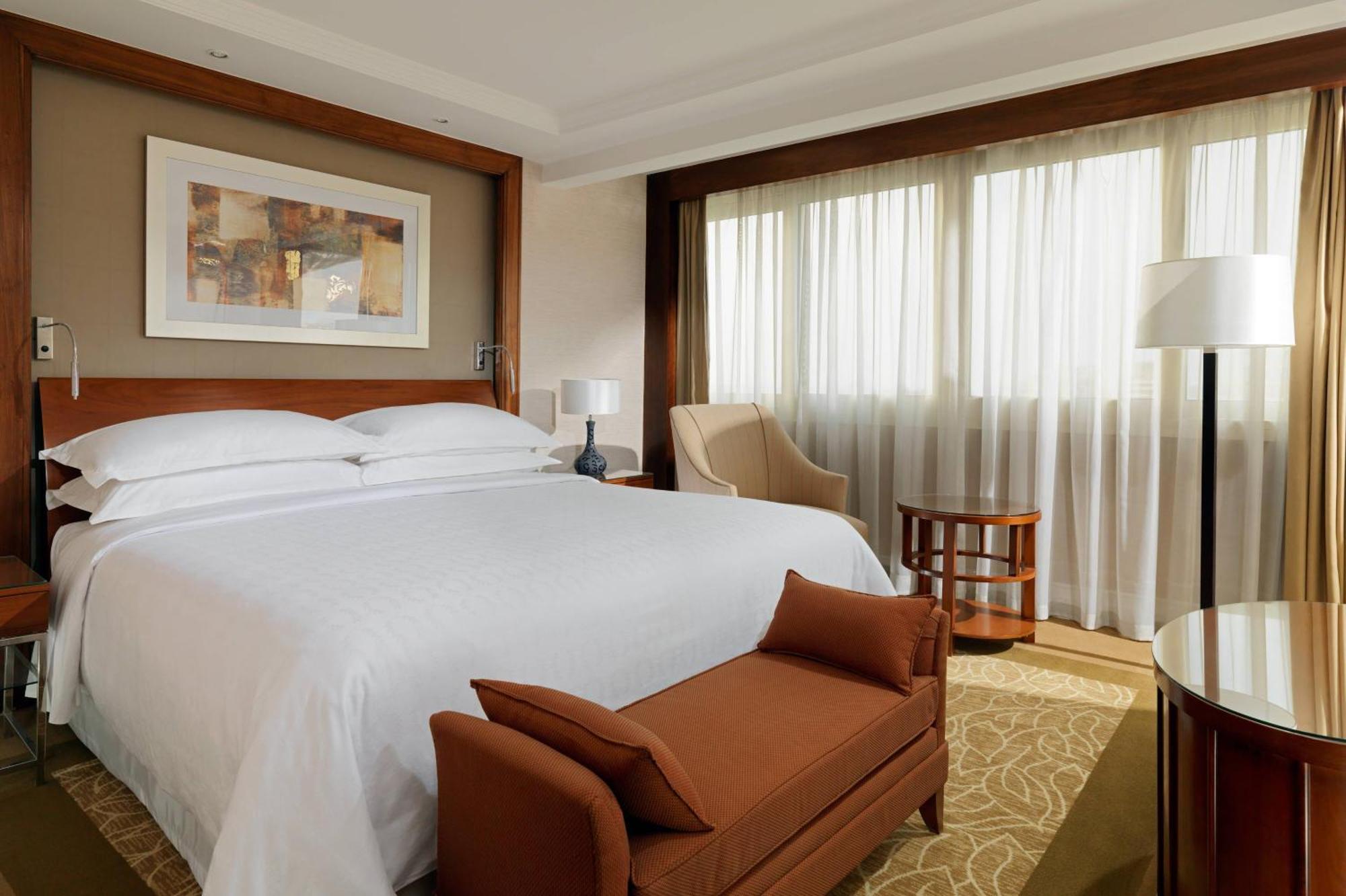 Sheraton Cairo Hotel & Casino Giza Exterior foto A bedroom at the Sheraton Addis