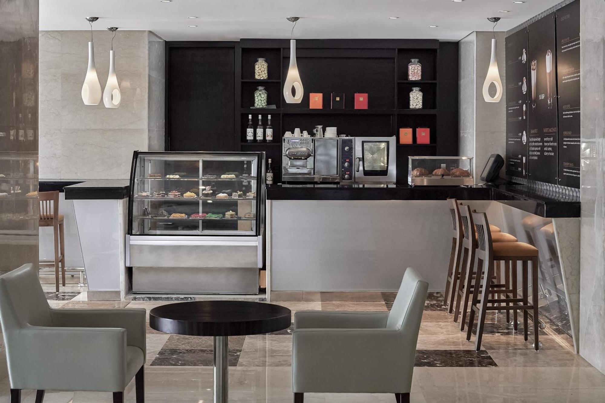 Sheraton Cairo Hotel & Casino Giza Exterior foto The Coffee Shop