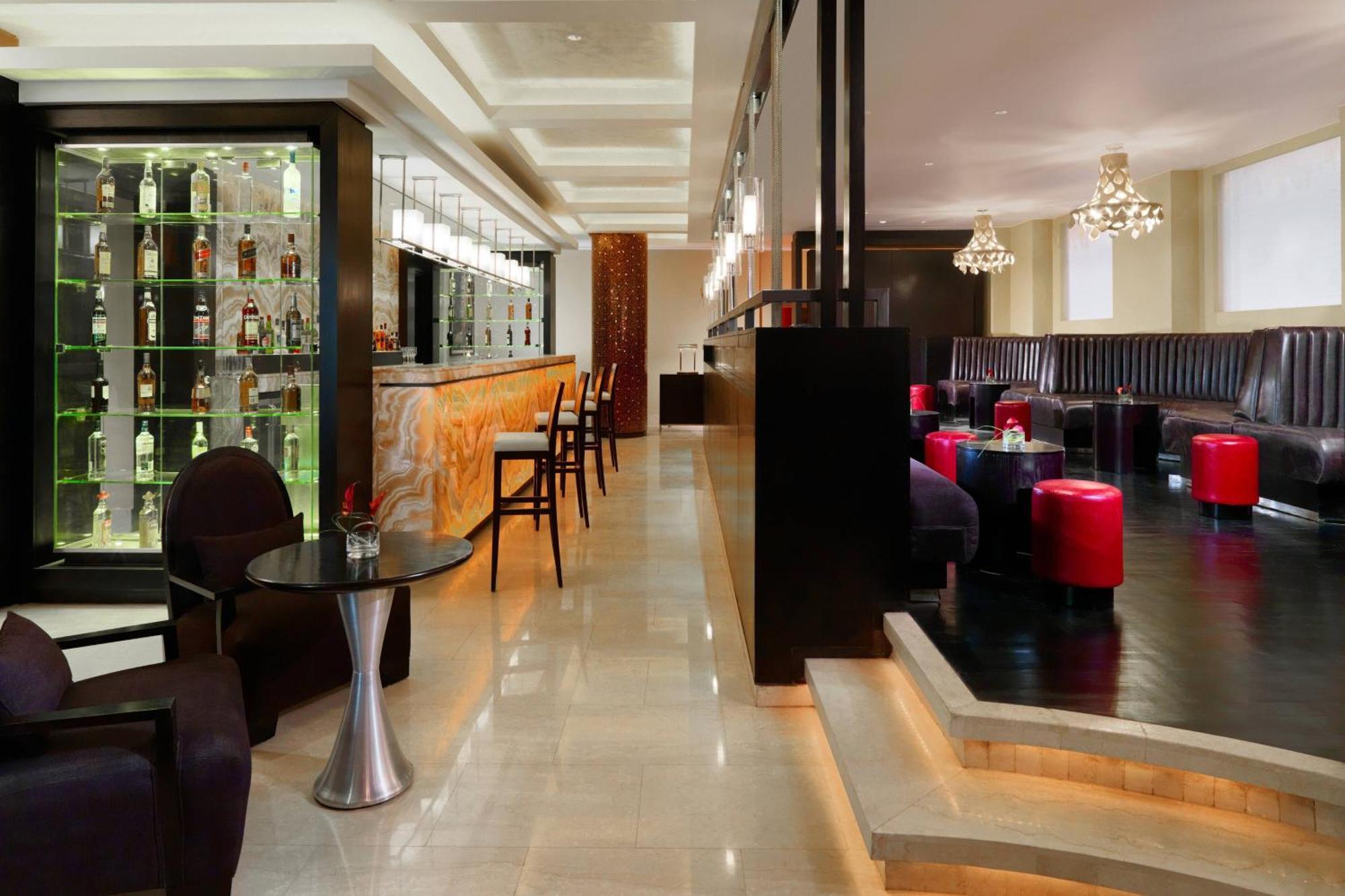 Sheraton Cairo Hotel & Casino Giza Exterior foto The bar at the hotel