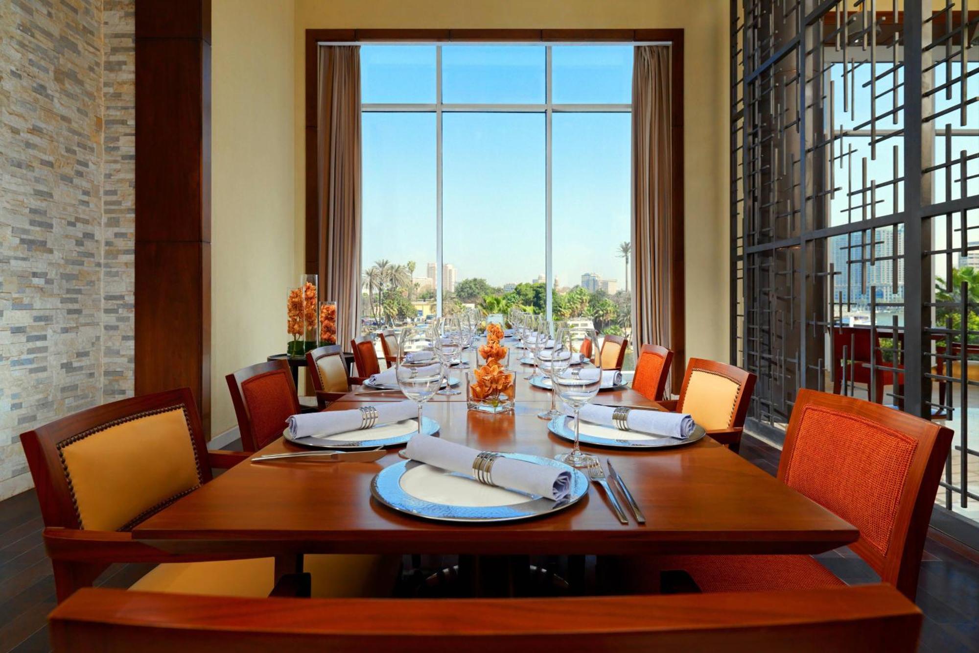 Sheraton Cairo Hotel & Casino Giza Exterior foto The restaurant