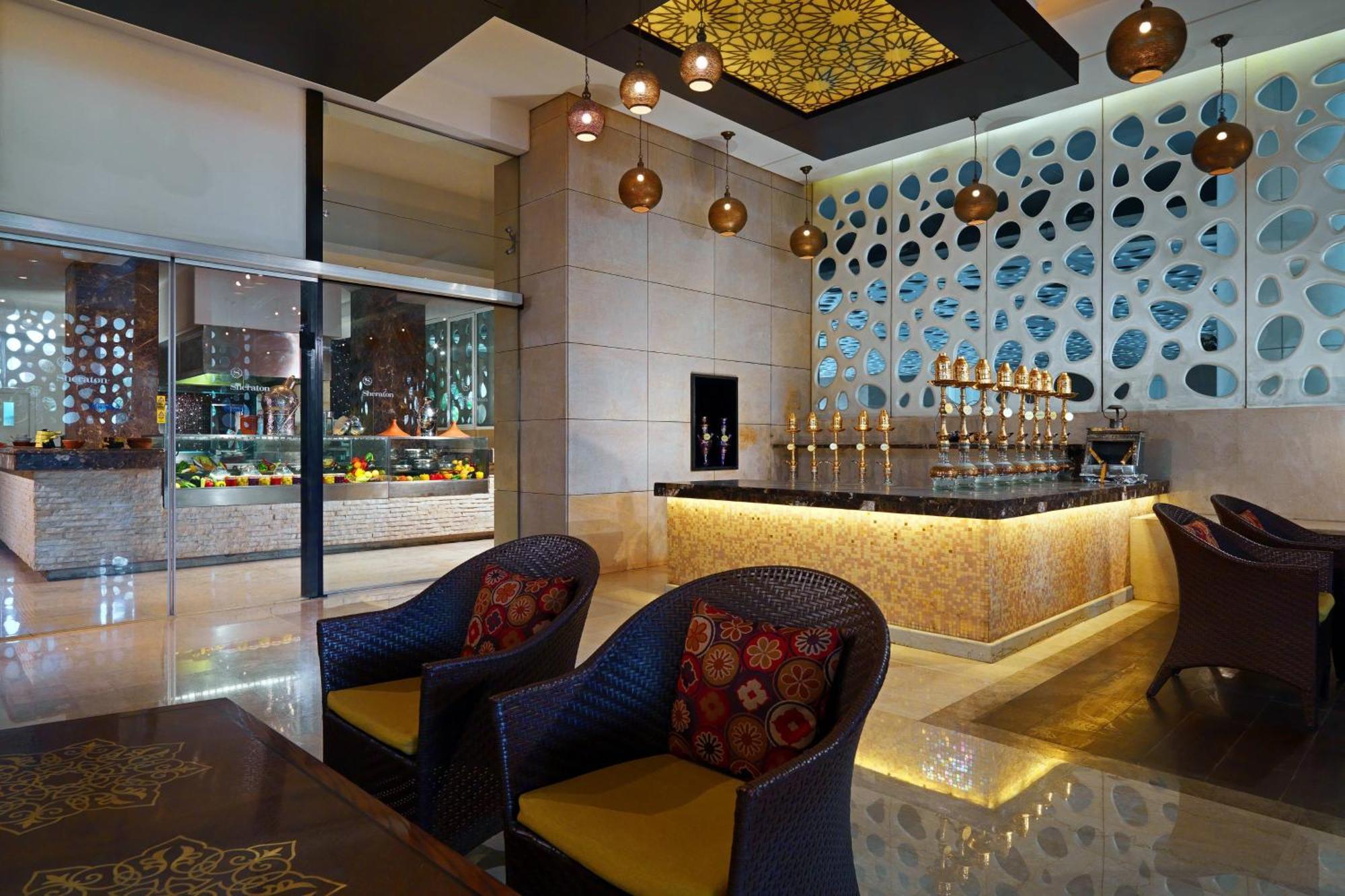 Sheraton Cairo Hotel & Casino Giza Exterior foto The lounge at the airport