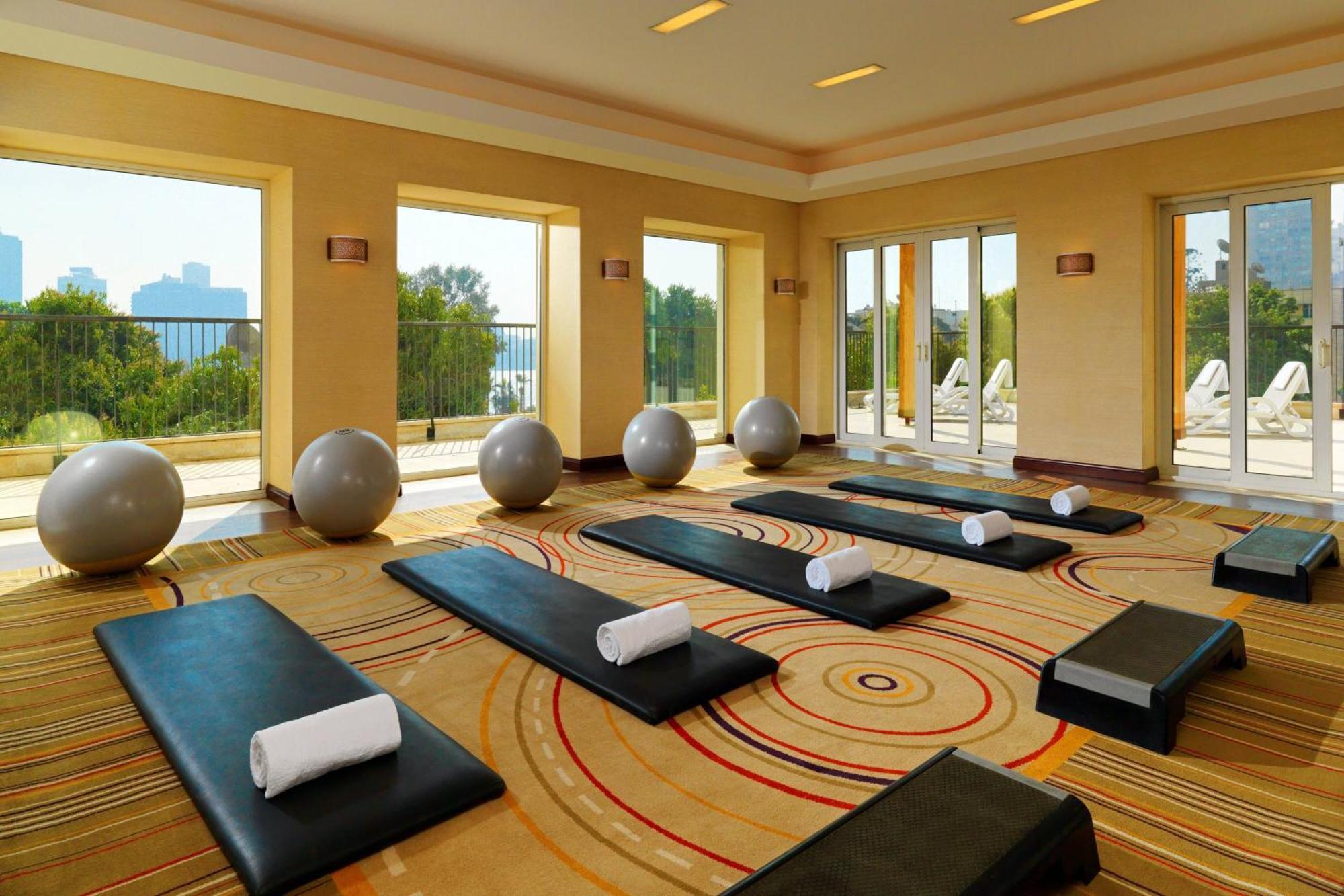 Sheraton Cairo Hotel & Casino Giza Exterior foto The Westin Hong Kong's Yoga Studio