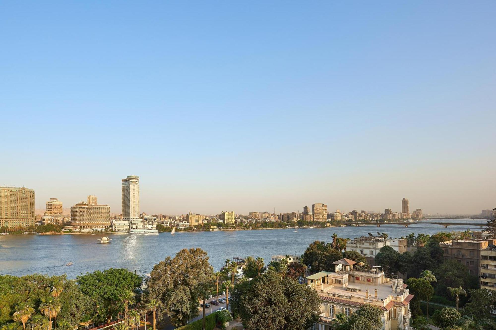 Sheraton Cairo Hotel & Casino Giza Exterior foto View of the Nile River from the Nile Hilton