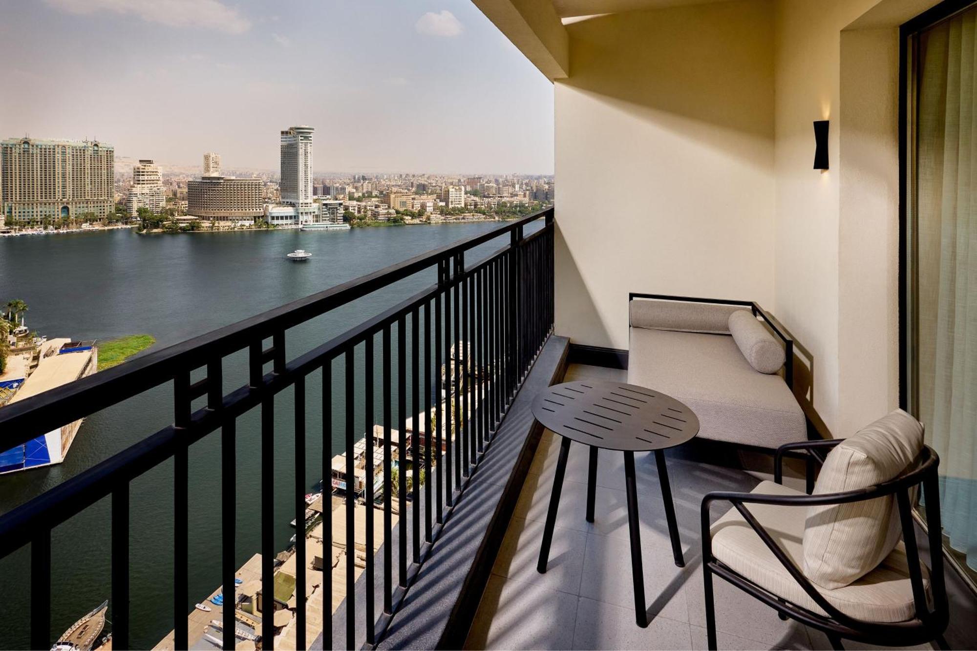 Sheraton Cairo Hotel & Casino Giza Exterior foto A balcony