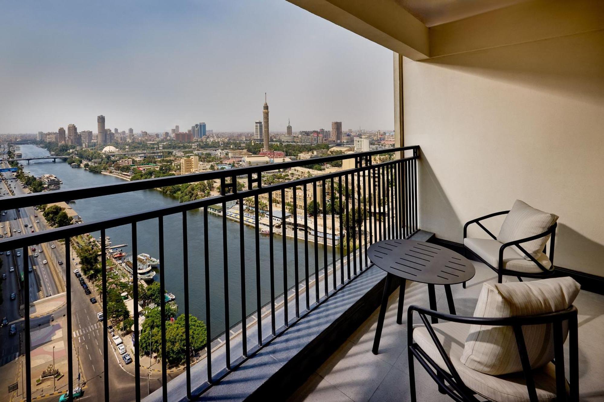 Sheraton Cairo Hotel & Casino Giza Exterior foto View of the Nile from the balcony of a suite at the Four Seasons Hotel, Cairo