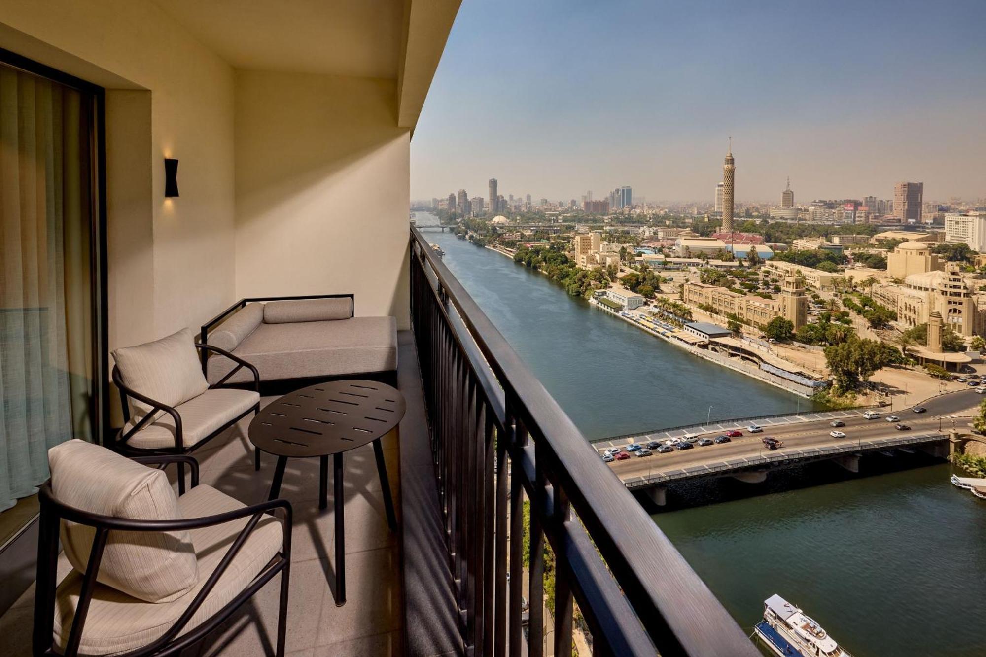 Sheraton Cairo Hotel & Casino Giza Exterior foto View of the Nile from the Four Seasons Hotel, Cairo