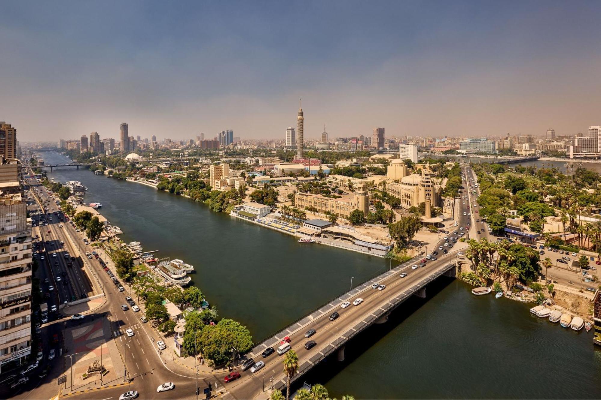 Sheraton Cairo Hotel & Casino Giza Exterior foto Cairo skyline