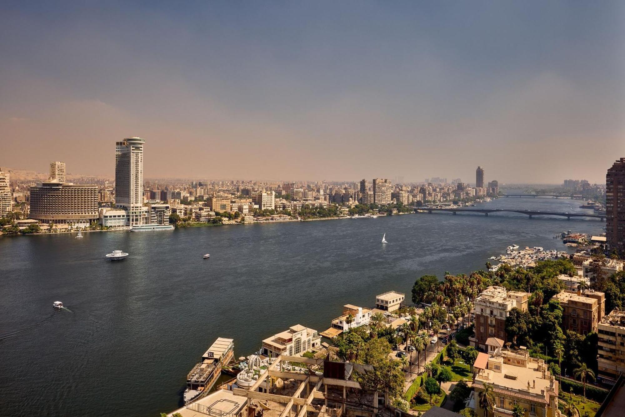 Sheraton Cairo Hotel & Casino Giza Exterior foto Cairo skyline